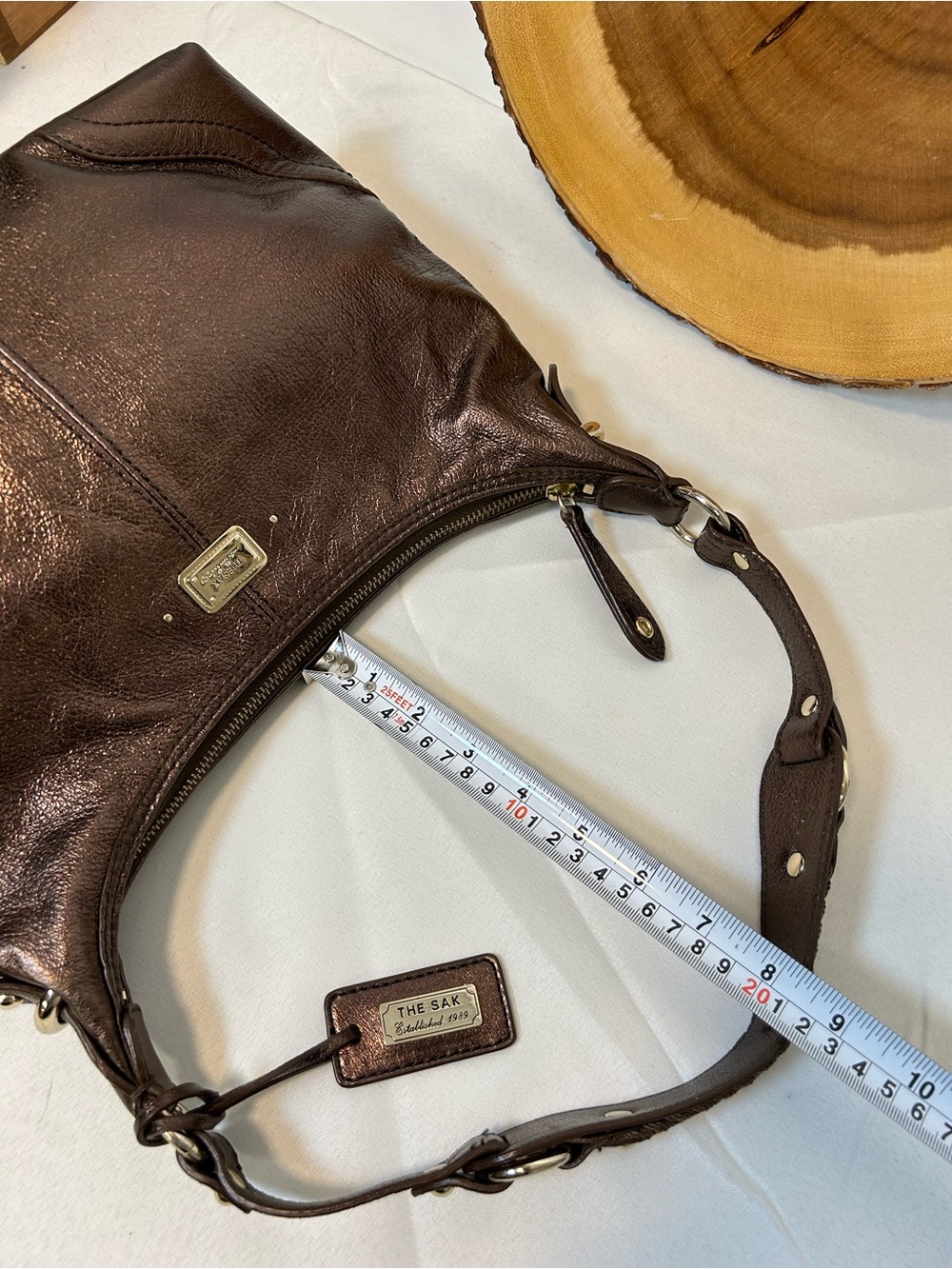 The SAK Metallic Bronze Leather Shoulder Bag medium slouchy hobo style - Picture 6 of 9